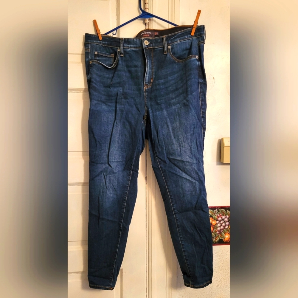 Torrid Sky High Skinny Jeans size 16 R